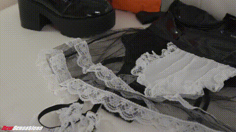 BOOTYFUL BABYSITTER HALEY SPADES COMES IN FOR A BITE_p5.gif