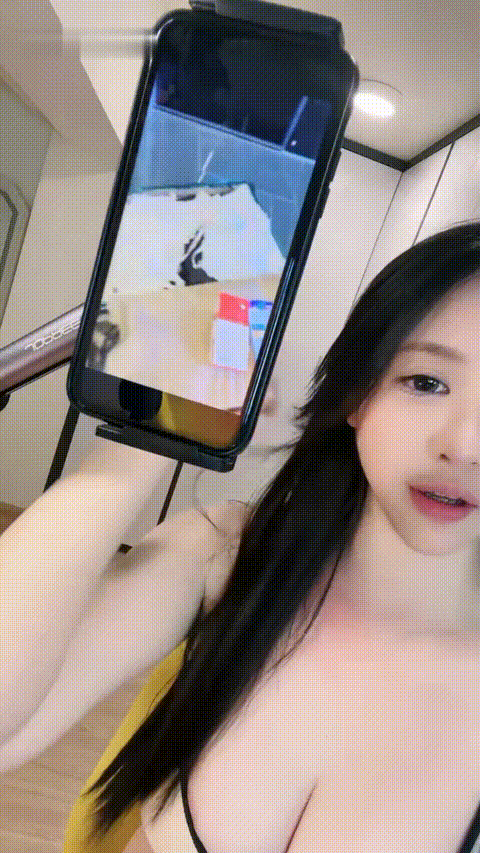 重磅 高端名媛下海【猫猫无名】超美乳神 汹涌澎湃 美爆了巨乳肥臀粉嫩美鲍 自慰喷水10.gif